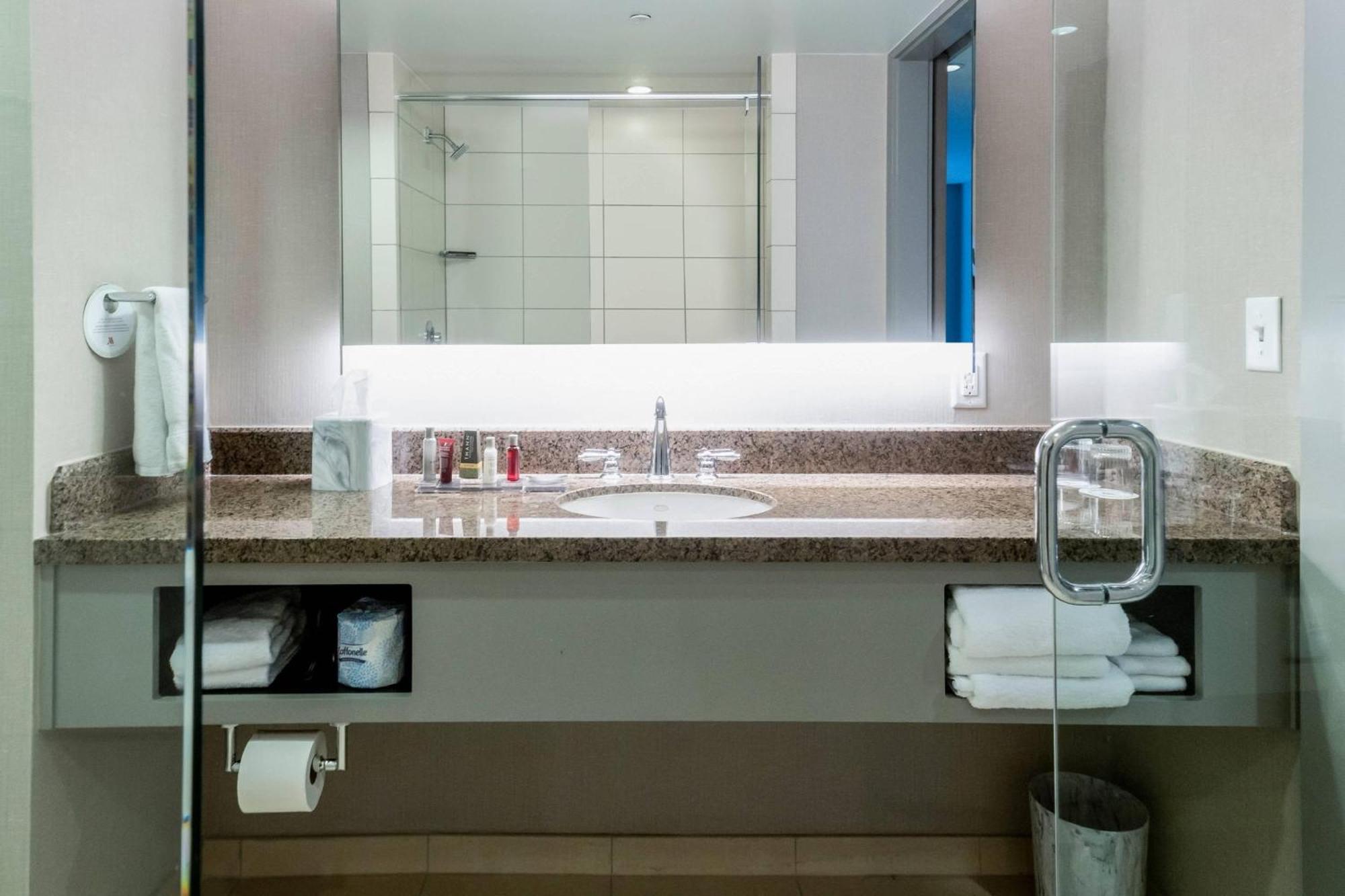 Raleigh Marriott City Center Экстерьер фото
